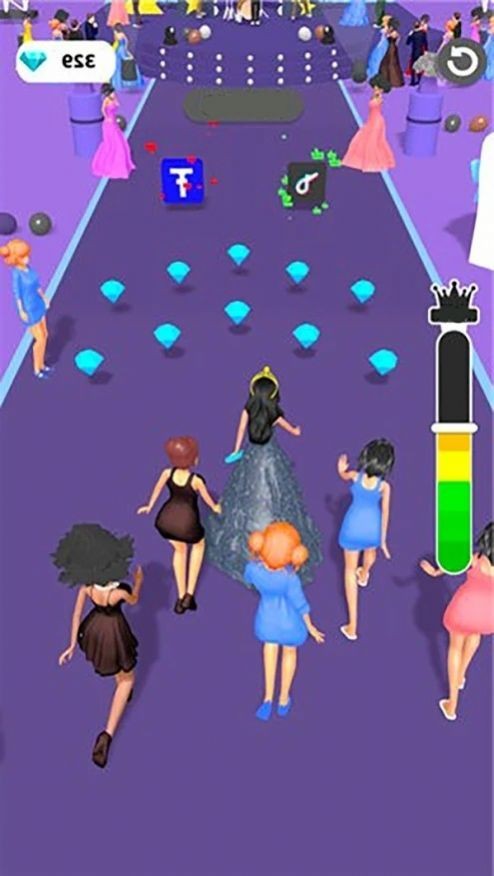美女疯狂跑酷截图